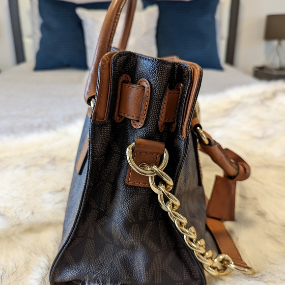 Michael Kors Monogram leather satchel with gold lock - Picture 3 of 4